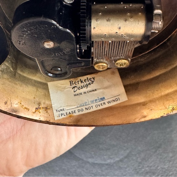 Vintage Berkely Designs Copper Watering Can Music Box Playing Edelweiss - Picture 6 of 6